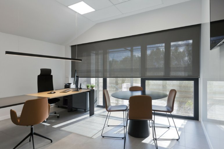 Efficiency and Style: Roller Blinds in Contemporary Office Furniture Design